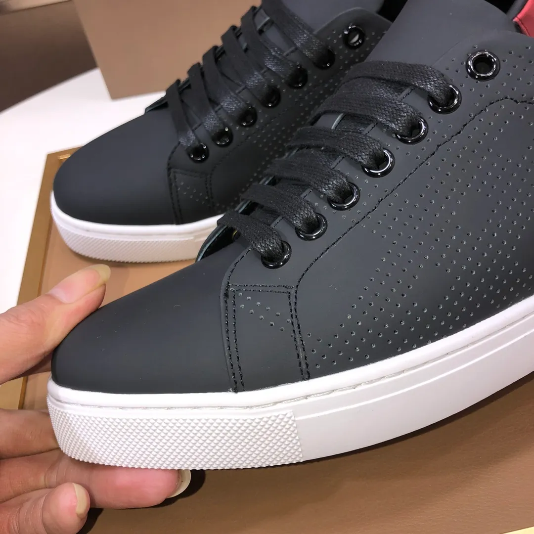 Men's shoes 💰480💰 [Burberry] (cowhide lining) classic low-top sneakers｜Imported cowhide with classic plaid fabric｜Cowhide lining｜Original outsole｜Fine workmanship and comfortable to wear Size: 38-44 (customized at 45)